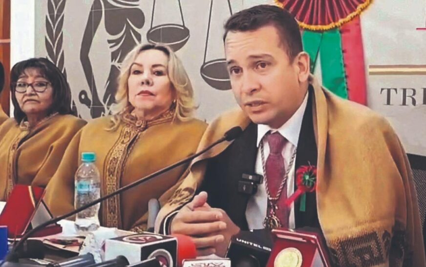 Dirigente de PAN-Bol enfrenta denuncias y críticas por declaraciones electorales