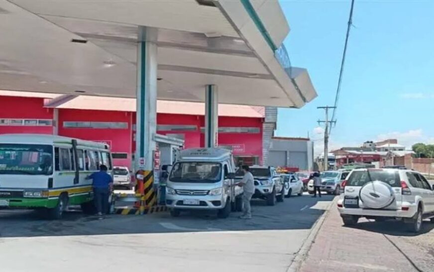 Crisis de combustible agrava situación del transporte y genera especulación