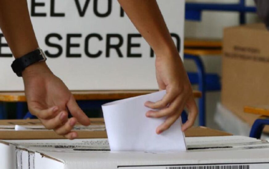 Liderazgos regionales fragmentados: Reyes Villa domina Cochabamba, Quiroga en Chuquisaca, Doria Medina en Tarija con alto indecisión en el sur