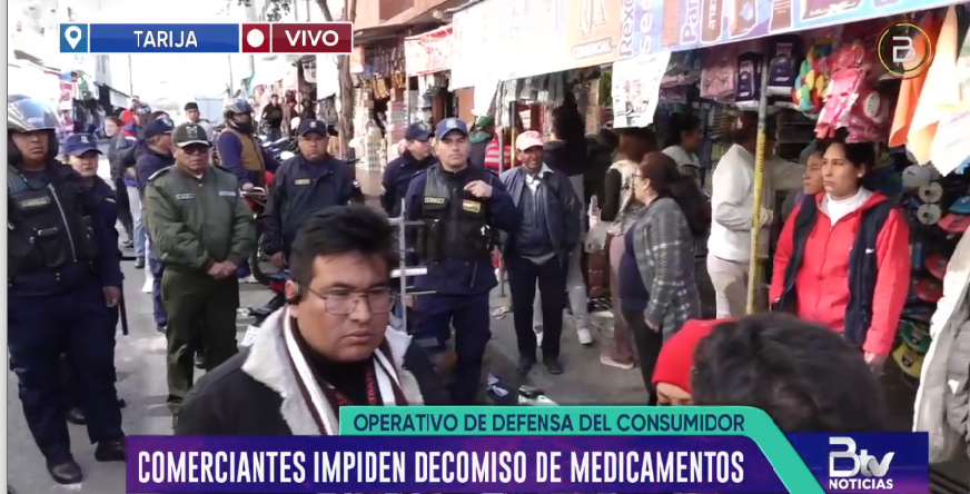 Incidente en Mercado Campesino de Tarija: Comerciantes se enfrentan a autoridades durante inspección de venta ilegal de medicamentos