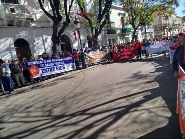 Personal de salud en Tarija en paro de 48 horas por bono de vacunación adeudado