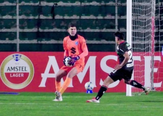 Lampe, figura clave en el avance de Bolívar a octavos de final de la Sudamericana