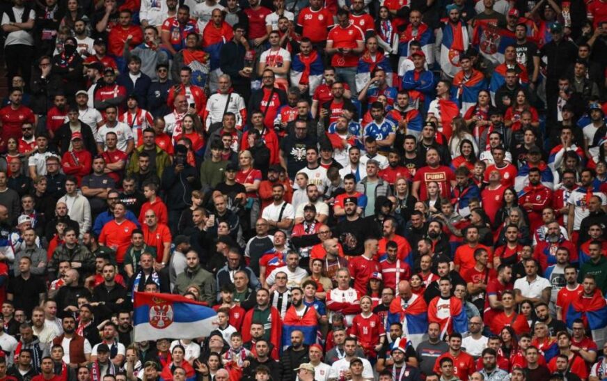 FIFA sanciona a Serbia con multa y clausura parcial de estadio por racismo
