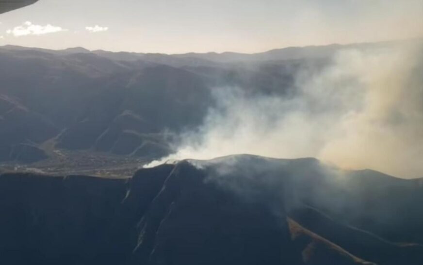 Incendio forestal magnitud en Tarija gobierno envía segundo helicóptero y refuerzos de bomberos