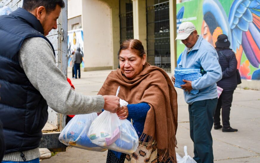 Gobernación inicia entrega canastas adulto mayor área urbana Cercado