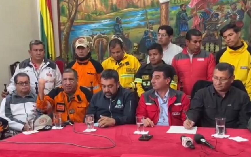 Incendio forestal en Tarija 98% contenido avanza la lucha contra el fuego