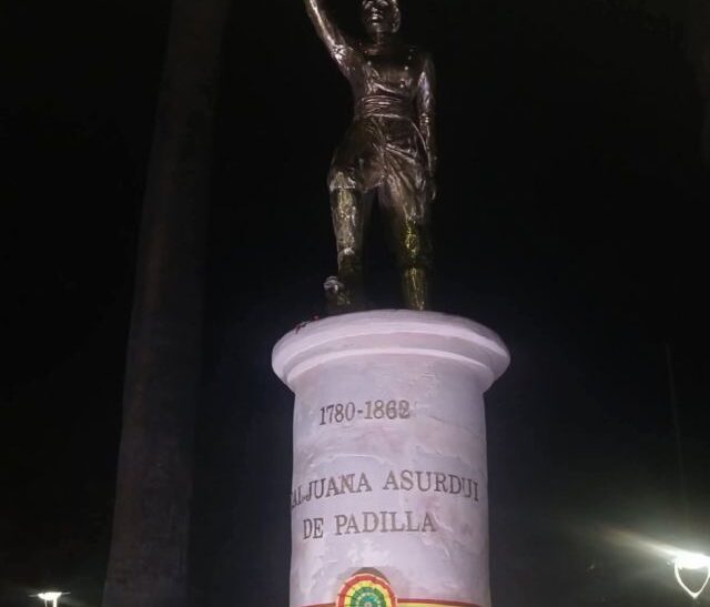 Polémica por escritura Azurduy o Asurdui en monumento del bicentenario genera debate