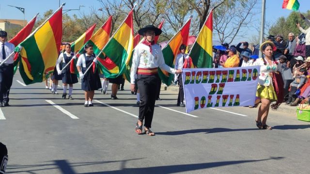Tarija celebra el Bicentenario de Bolivia con un emotivo homenaje histórico