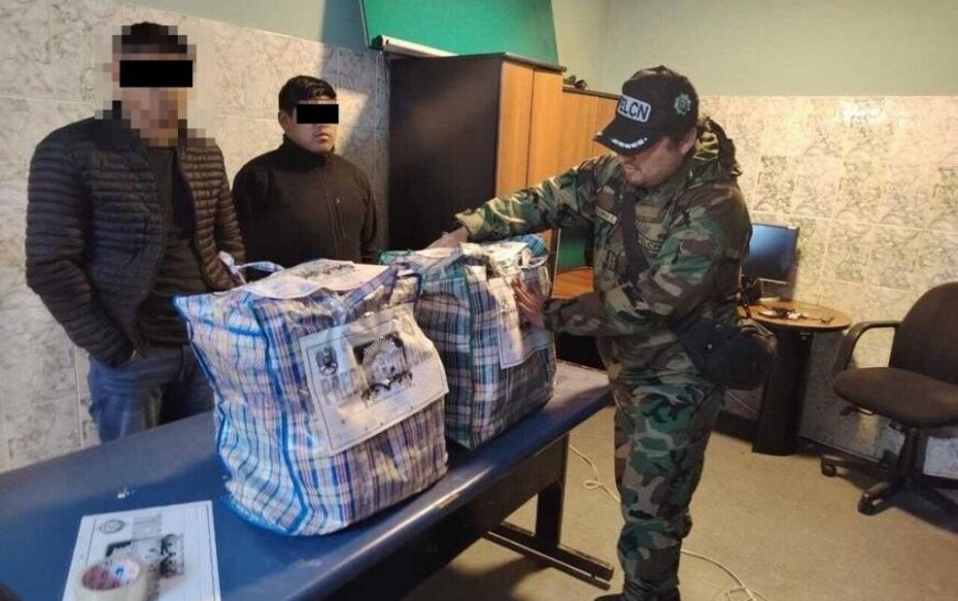 Incautan en La Paz vehículo con más de cinco millones de bolivianos sin justificar origen de los fondos