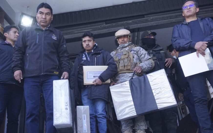 Policía Nacional intensifica operativos de seguridad en el eje central de Bolivia para garantizar el normal desarrollo de las elecciones