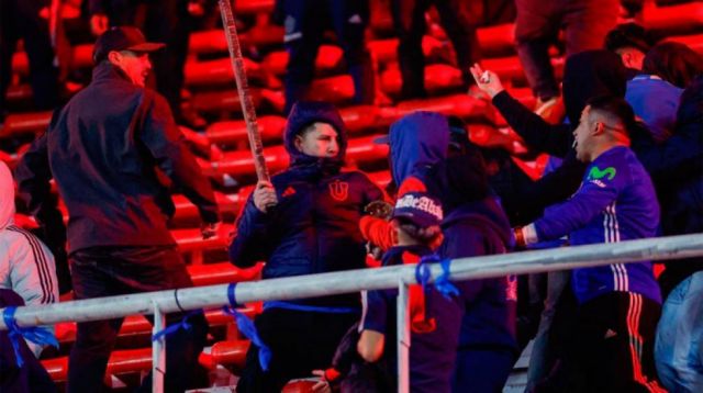 Independiente Universidad de Chile suspendido por graves incidentes violentos