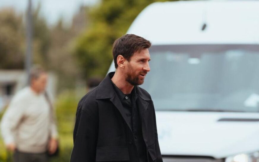 Messi llega a Buenos Aires para disputar el último partido de eliminatorias en Argentina