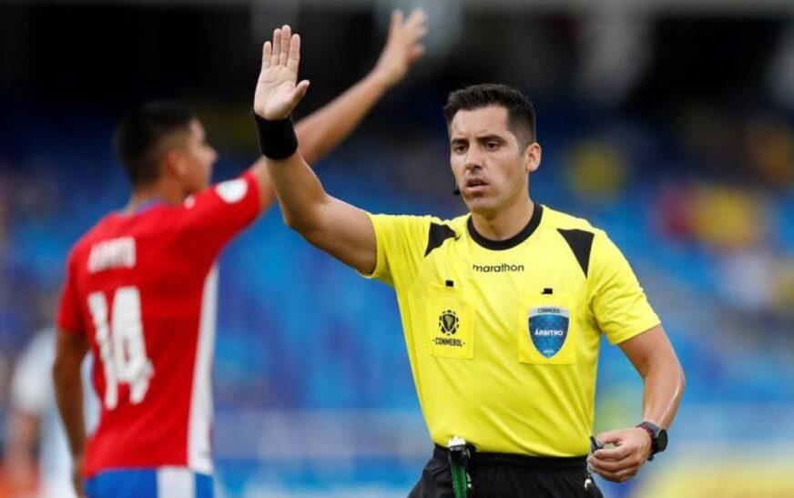 Chileno Cristian Garay arbitrará el crucial encuentro Bolivia Brasil en El Alto