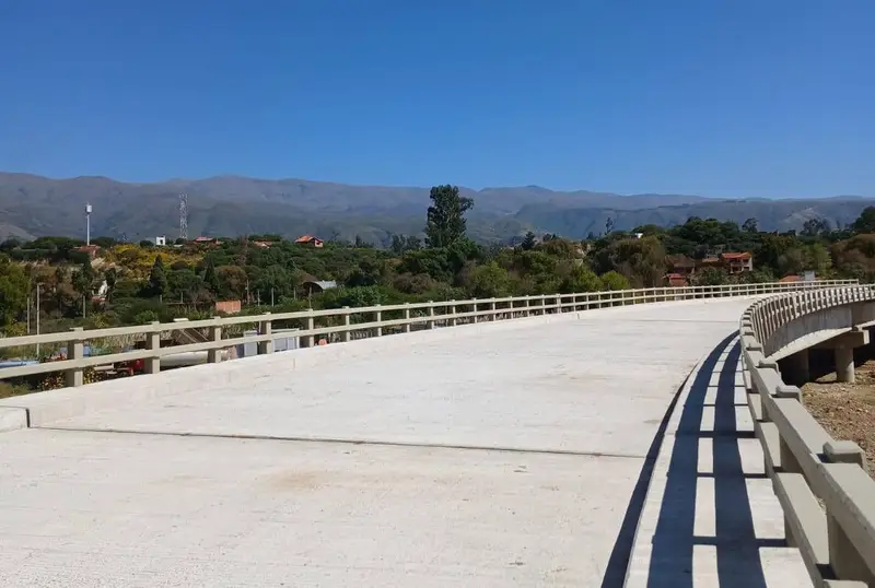 Alcalde San Lorenzo celebra inauguración puente Tomatitas clave para desarrollo y movilidad regional