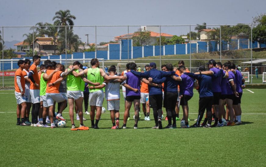 Bolívar se prepara en césped sintético para el desafío del Arena MRV contra Atlético Mineiro