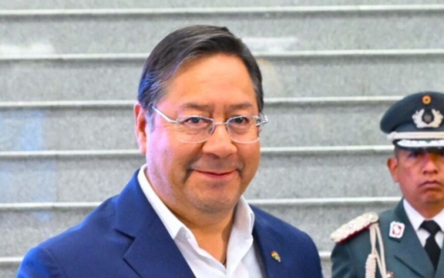 Arce presenta obras como prueba de compromiso en recesión económica