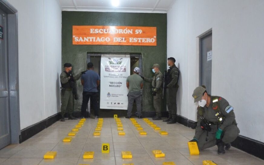 Cuatro bolivianos detenidos en Argentina por tráfico de cocaína