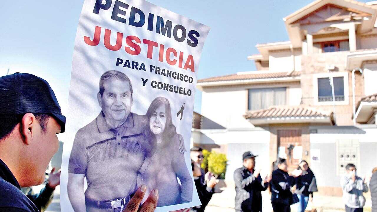 Hijo Único y Médico Enfrentan Juicio por el Asesinato de Francisco y Consuelo