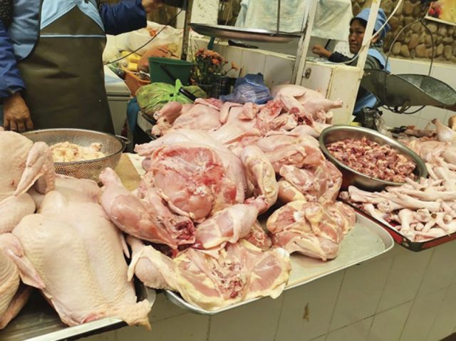 Avícolas de Tarija elevan el precio del pollo a veintisiete bolivianos el kilo