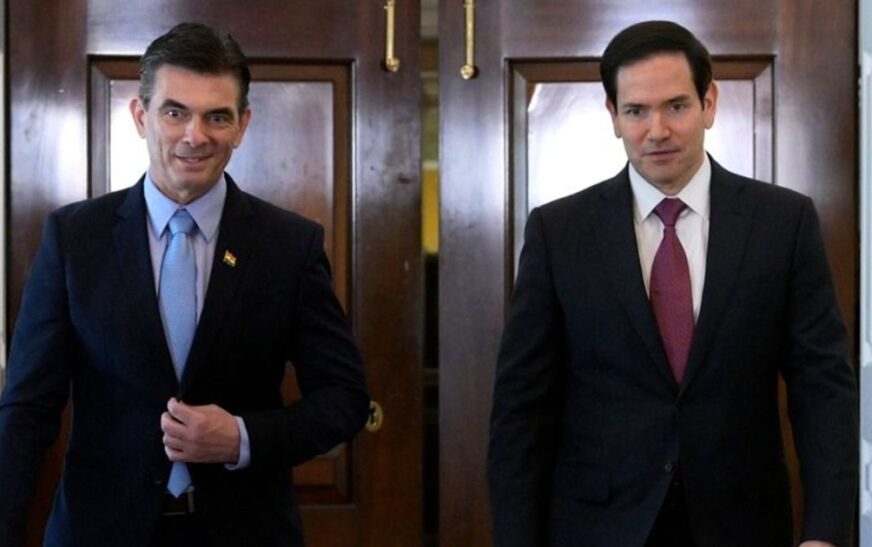 Paz asegura combustibles y apoyo internacional para relaciones plenas con Estados Unidos