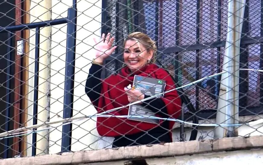 Cívicos celebran liberación de Jeanine Áñez y exigen justicia para policías y militares