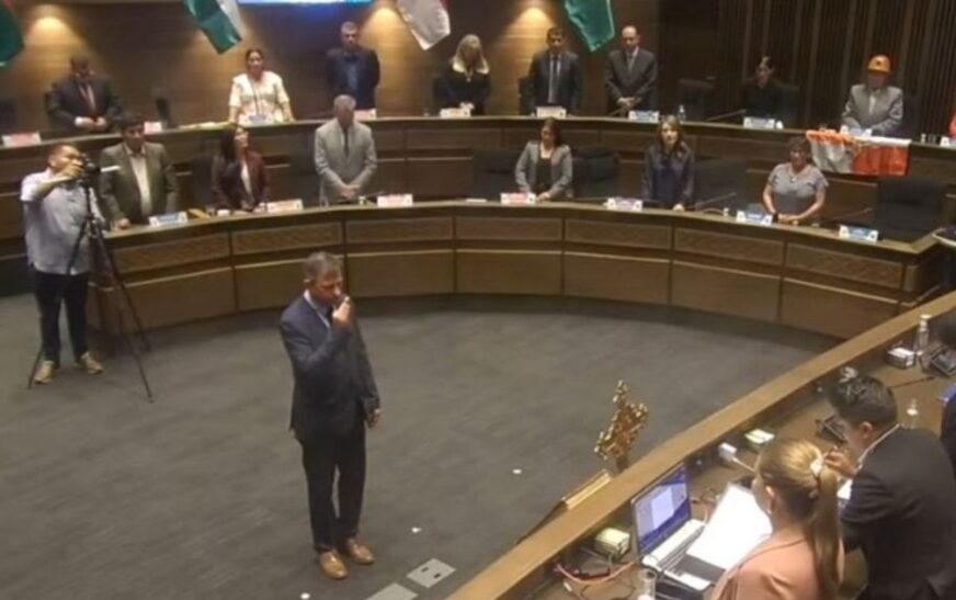 Diego Ávila del PDC asume presidencia del Senado en medio de protesta Súmate