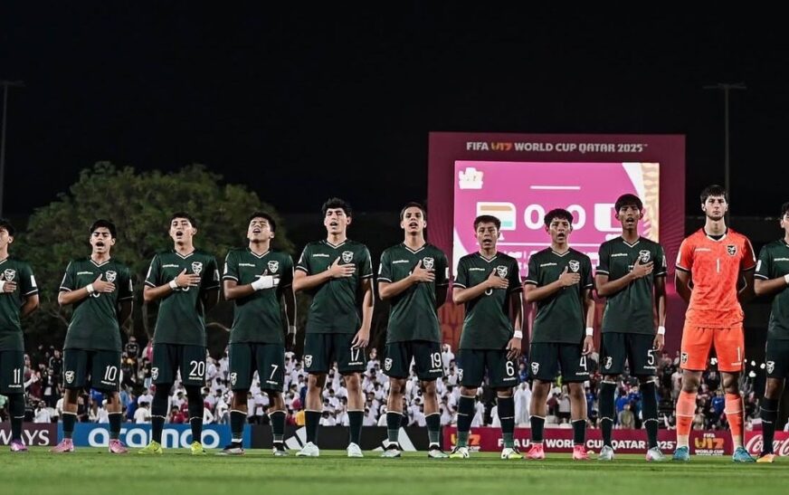 Bolivia anuncia 500 becas para futbolistas juveniles