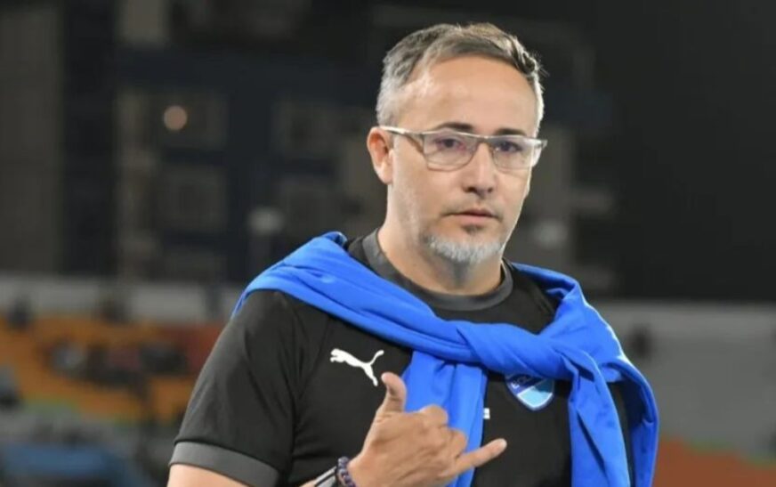 Pelé revela en Sao Paulo que la pelota no se mancha en su legado deportivo