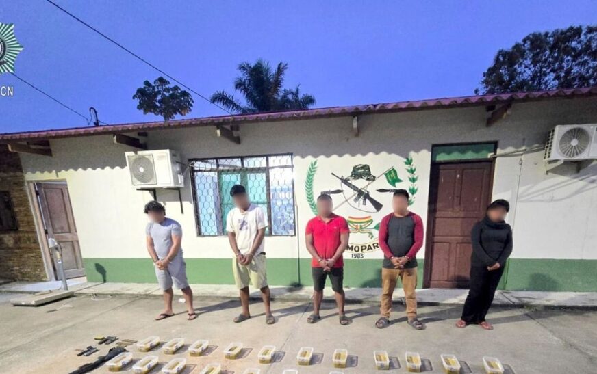 Policía en el Chapare captura banda que acopiaba droga y armas de fuego