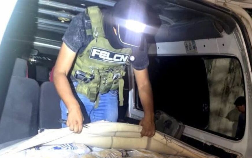Policía de La Paz incauta más de 100 paquetes de marihuana en requisa vehicular