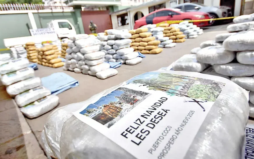 Policía de Santa Cruz secuestra más de dos mil paquetes de marihuana con mensajes navideños