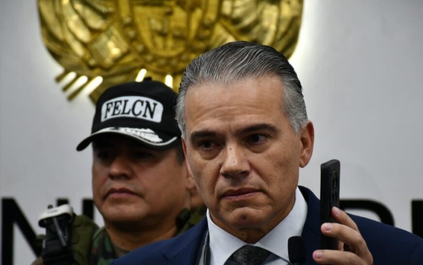 Gobierno advierte en Villa Tunari que no permitirá zonas liberadas para el narco tras destruir 10 factorías