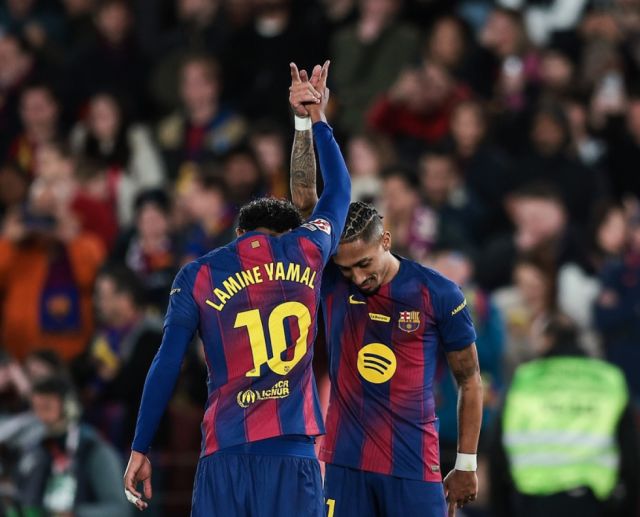 Raphinha impulsa al Barça con doblete en triunfo 4 0 sobre Osasuna en La Liga