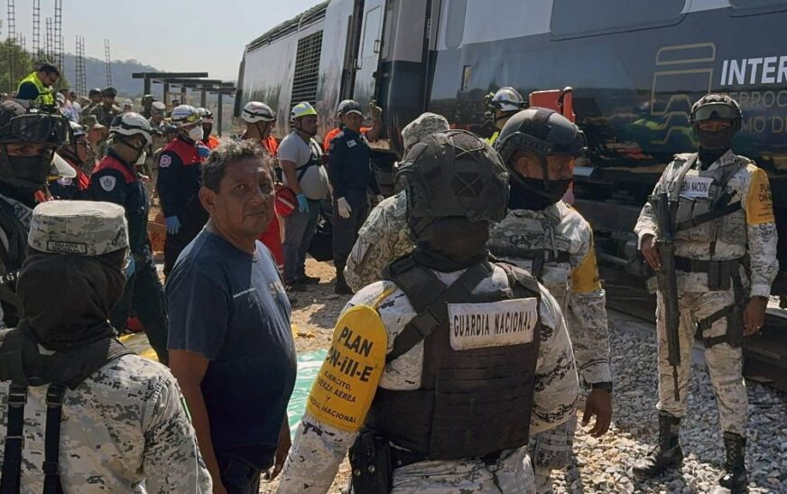 México confirma 13 muertos y 98 heridos por descarrilamiento de tren en Durango