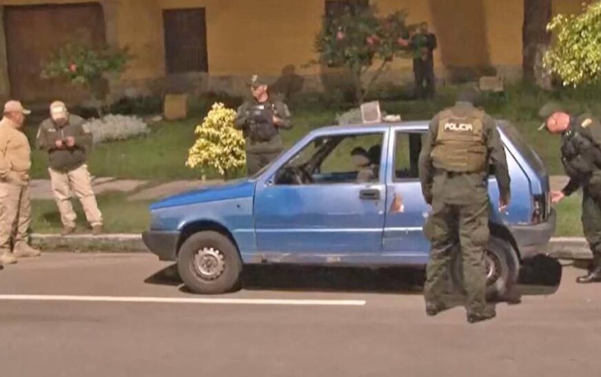 Policía de La Paz captura a dos delincuentes tras robo de autopartes y busca a tres prófugos