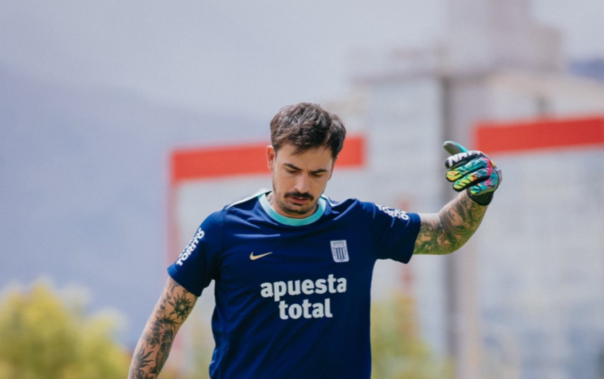 Viscarra recibe premio al mejor arquero de la temporada del fútbol peruano