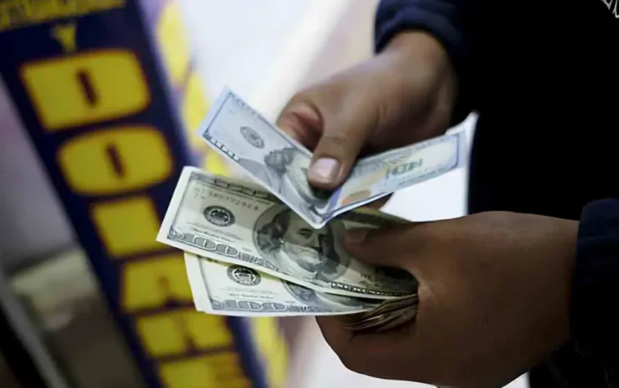 Bolivia anuncia cotización oficial del dólar digital y referencial en 2024