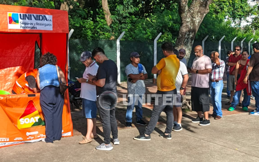 Vecinos de Santa Cruz hacen fila para inspección técnica y SOAT antes de 2026