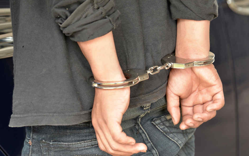 Vecinos confirman doble crimen en barrio central y ataque a policía en La Paz