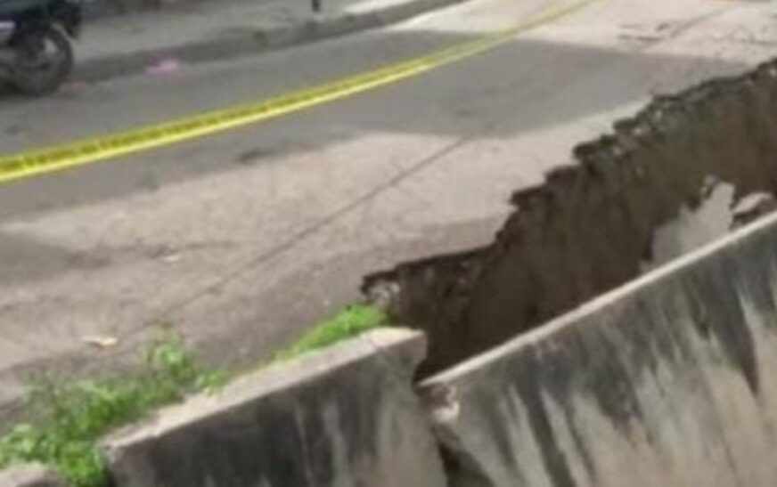 Cochabamba activa equipos de emergencia tras hundimiento de vía por lluvias