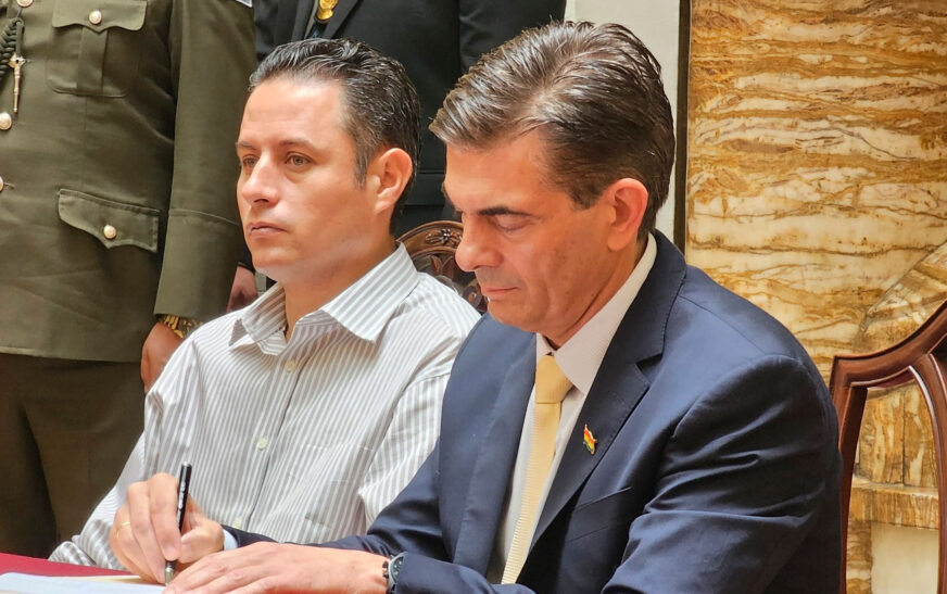 Gobierno de Bolivia anuncia decreto para gobernar por medios tecnológicos en viajes al exterior