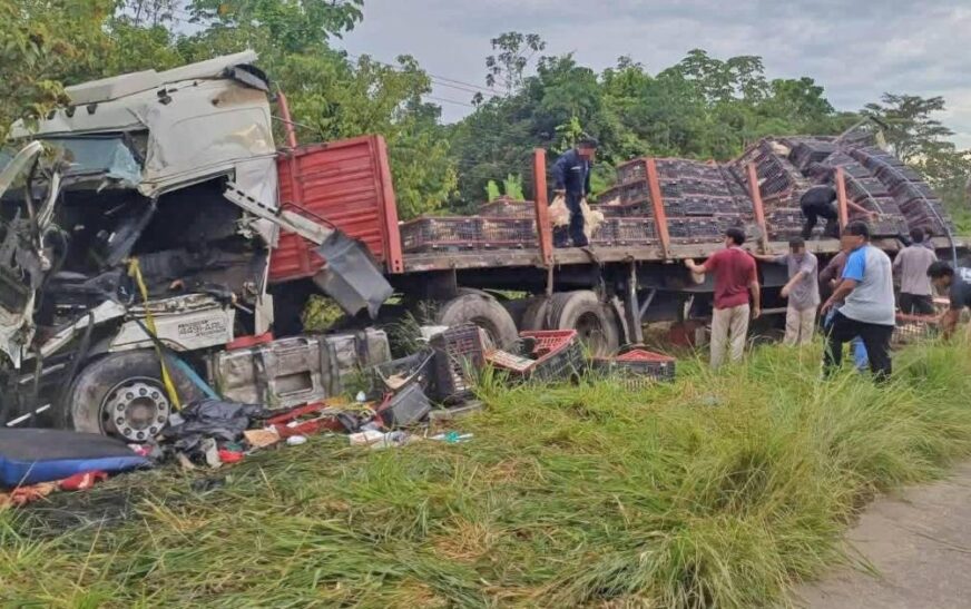 Dos muertos confirma choque frontal entre camiones en ruta Santa Cruz Cochabamba