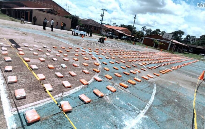 Felcn incauta más de 600 kilos de droga en zona de alto riesgo en Beni