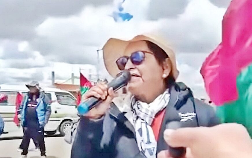 Magisterio expulsa a dirigentes del trópico y aumenta tensión en marcha de la COB en Bolivia