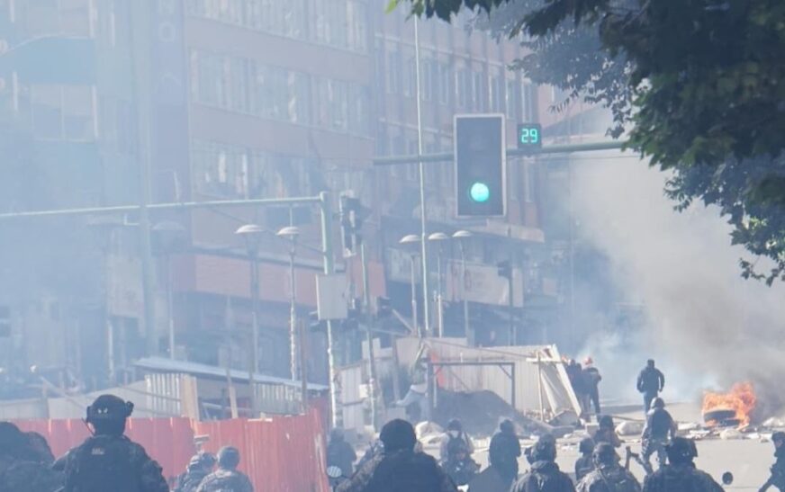 La Paz confirma un herido y un arrestado tras explosiones en marcha de la COB