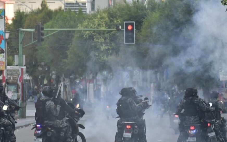 Fiscalía abre cuatro procesos contra afiliados de la COB tras enfrentamientos en La Paz