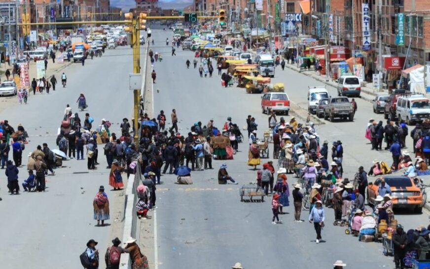 ABC registra seis puntos de bloqueos sociales que afectan el tránsito en La Paz