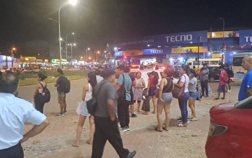 Ciudadanos de La Paz denuncian reducción de micros y largas esperas en transporte público