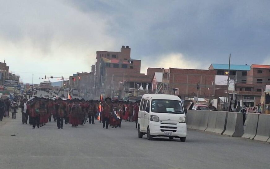 Ponchos Rojos advierten que cercarán La Paz por Decreto Supremo 5503