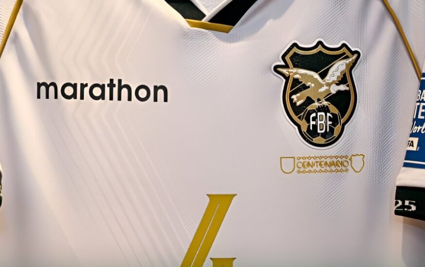La selección boliviana presenta nueva camiseta para el repechaje mundialista